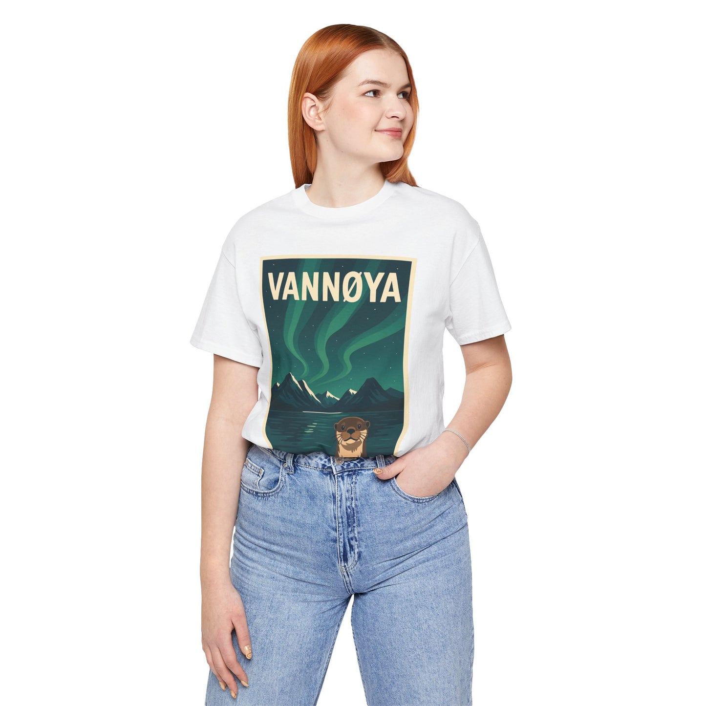Unisex Jersey T-Shirt – „VANNØYA“ mit Otter & Nordlicht – Natur zum Anziehen
