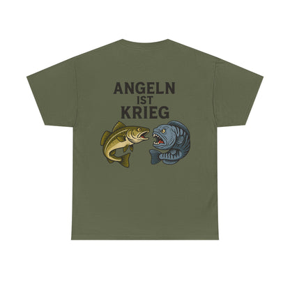 Unisex Heavy Cotton T-Shirt – „Angeln ist Krieg“ – Für alle, die es ernst meinen