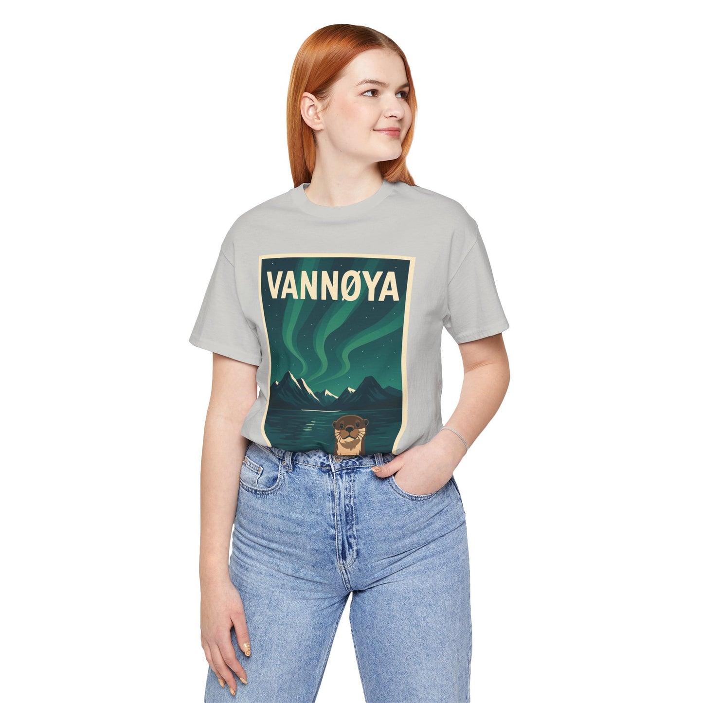 Unisex Jersey T-Shirt – „VANNØYA“ mit Otter & Nordlicht – Natur zum Anziehen