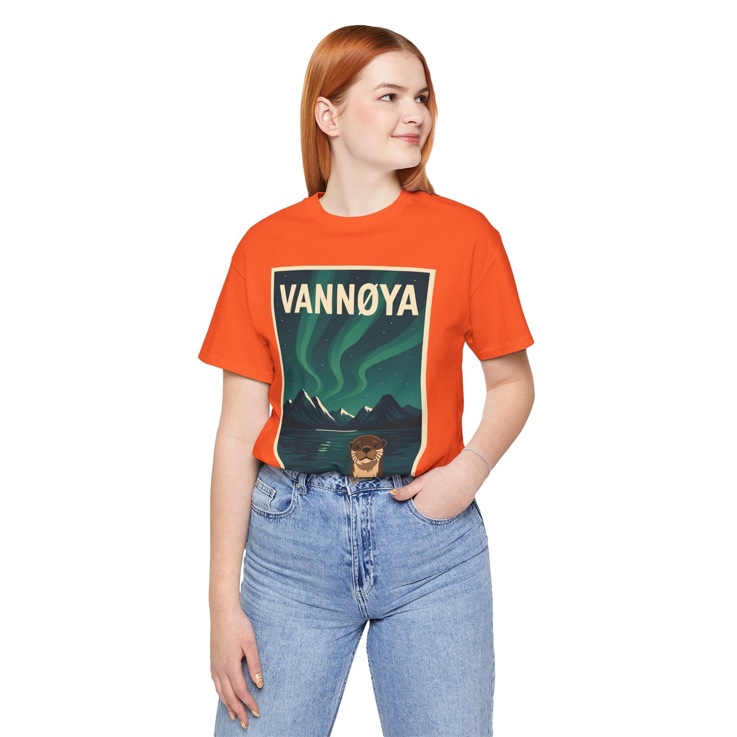Unisex Jersey T-Shirt – „VANNØYA“ mit Otter & Nordlicht – Natur zum Anziehen