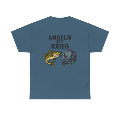 Unisex Heavy Cotton T-Shirt – „Angeln ist Krieg“ – Für alle, die es ernst meinen