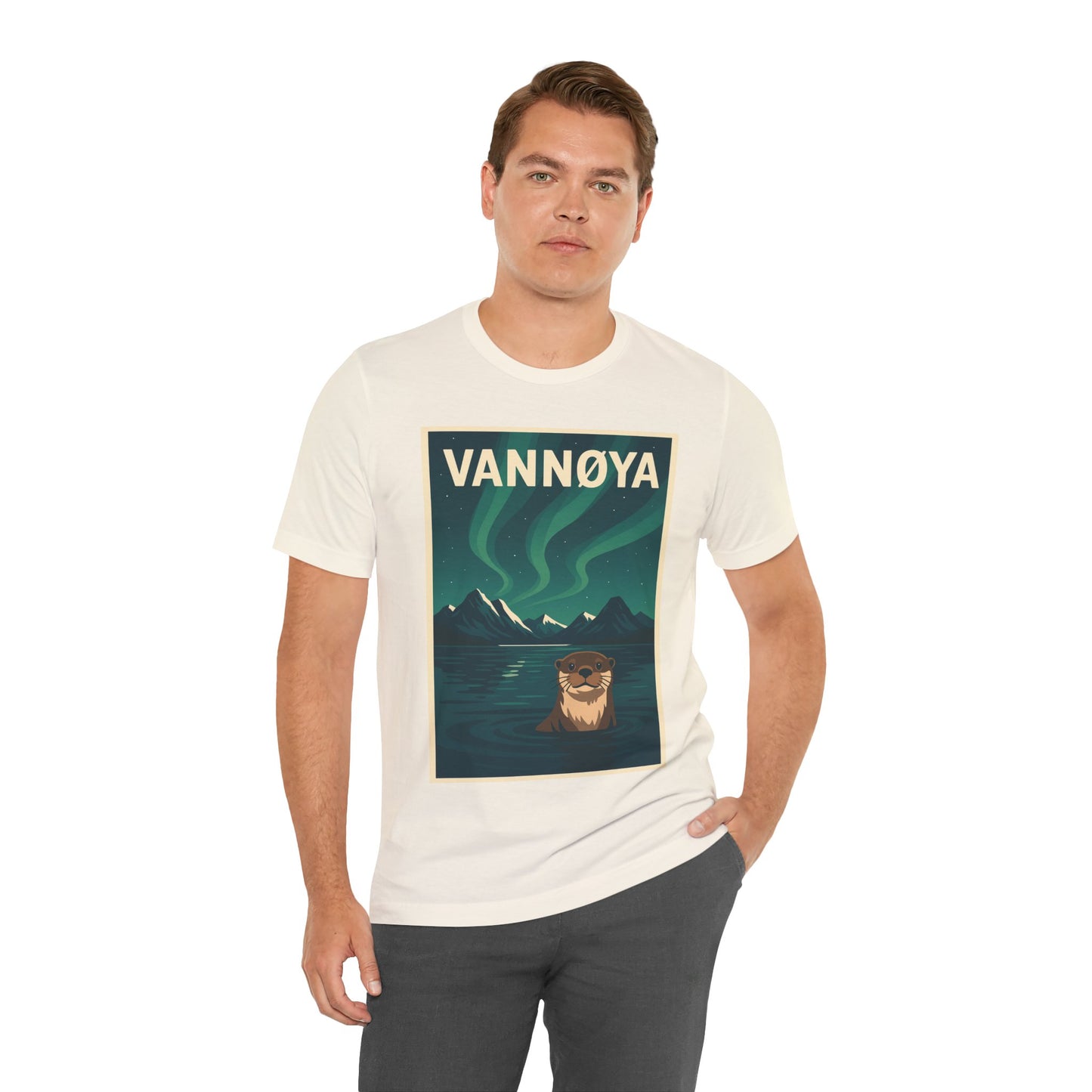 Unisex Jersey T-Shirt – „VANNØYA“ mit Otter & Nordlicht – Natur zum Anziehen