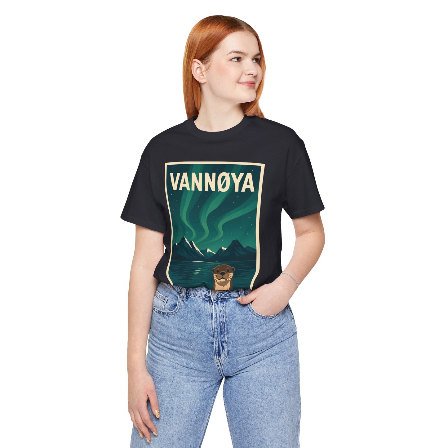 Unisex Jersey T-Shirt – „VANNØYA“ mit Otter & Nordlicht – Natur zum Anziehen