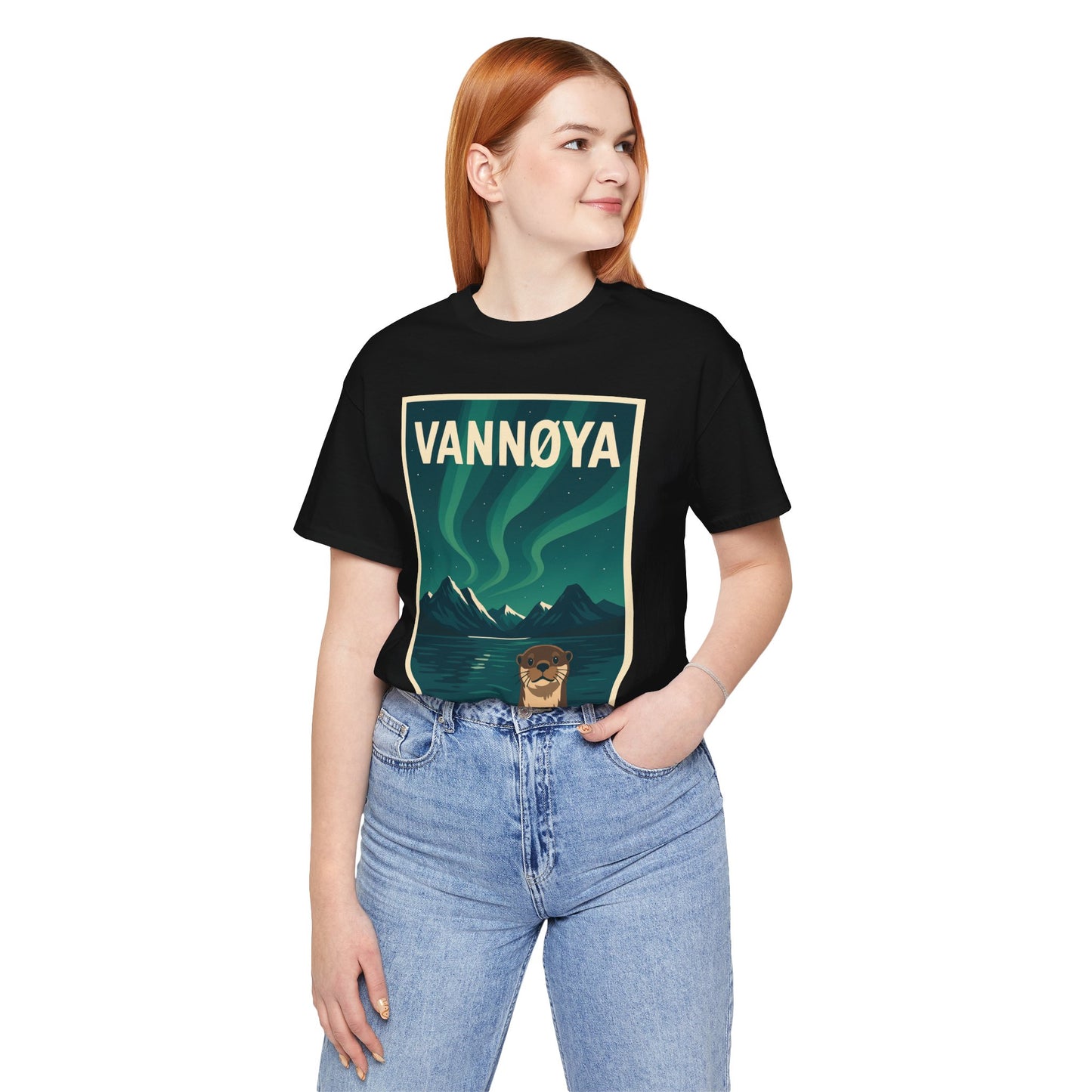 Unisex Jersey T-Shirt – „VANNØYA“ mit Otter & Nordlicht – Natur zum Anziehen