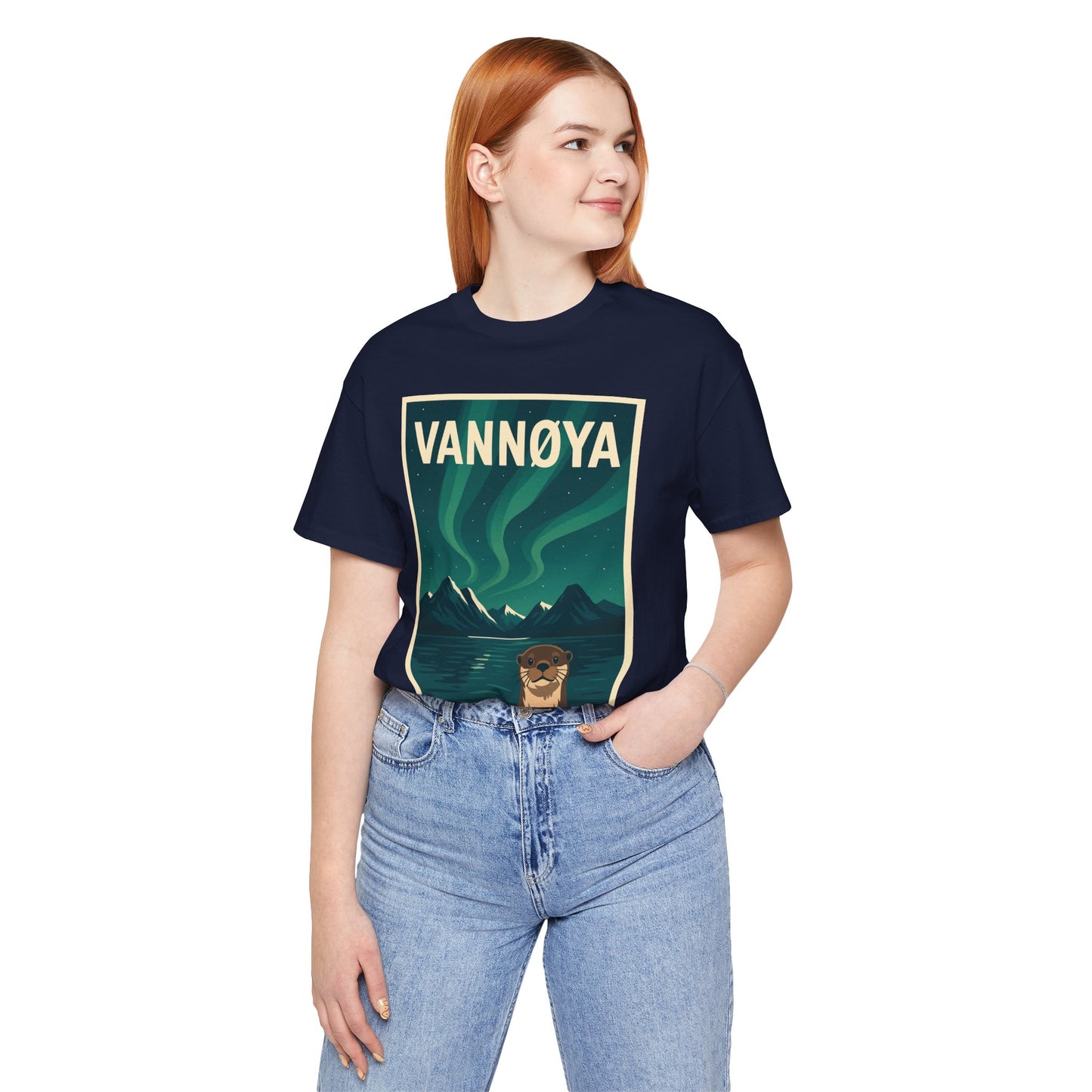 Unisex Jersey T-Shirt – „VANNØYA“ mit Otter & Nordlicht – Natur zum Anziehen