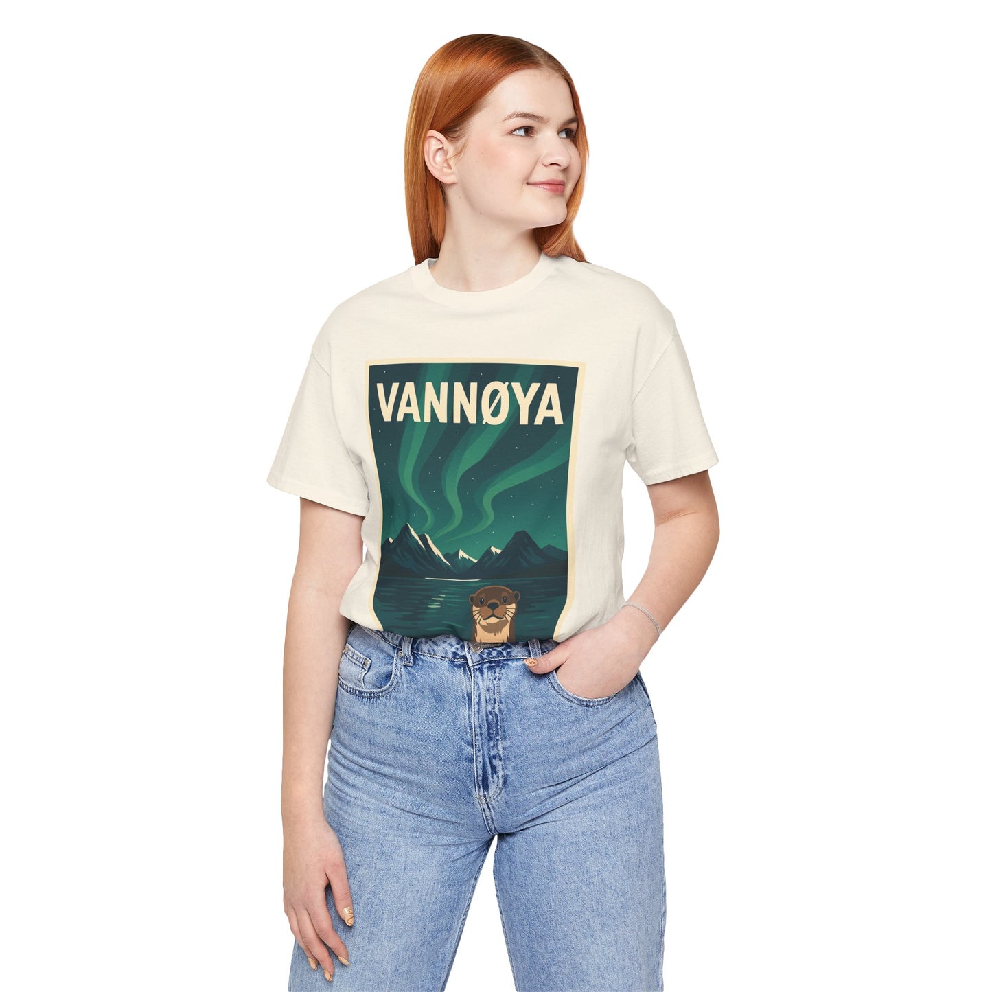 Unisex Jersey T-Shirt – „VANNØYA“ mit Otter & Nordlicht – Natur zum Anziehen