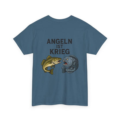 Unisex Heavy Cotton T-Shirt – „Angeln ist Krieg“ – Für alle, die es ernst meinen