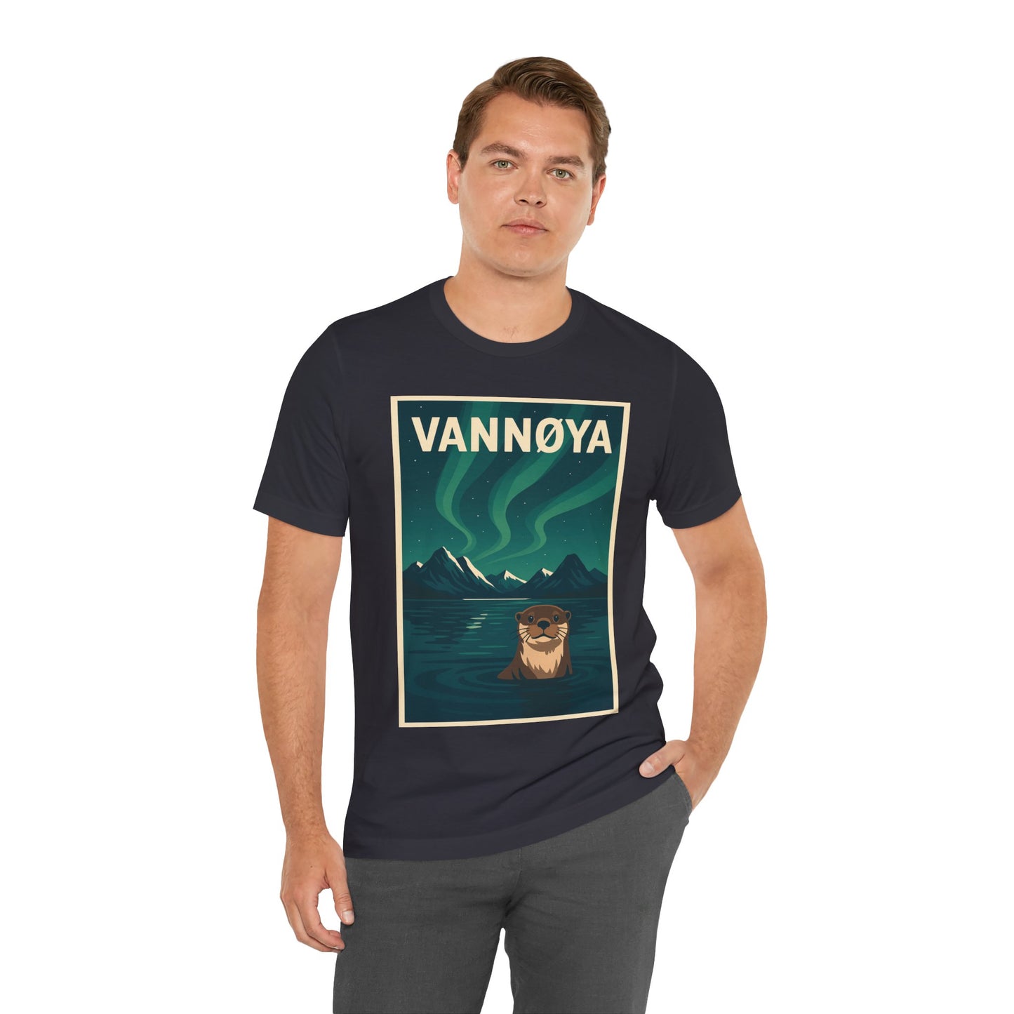Unisex Jersey T-Shirt – „VANNØYA“ mit Otter & Nordlicht – Natur zum Anziehen