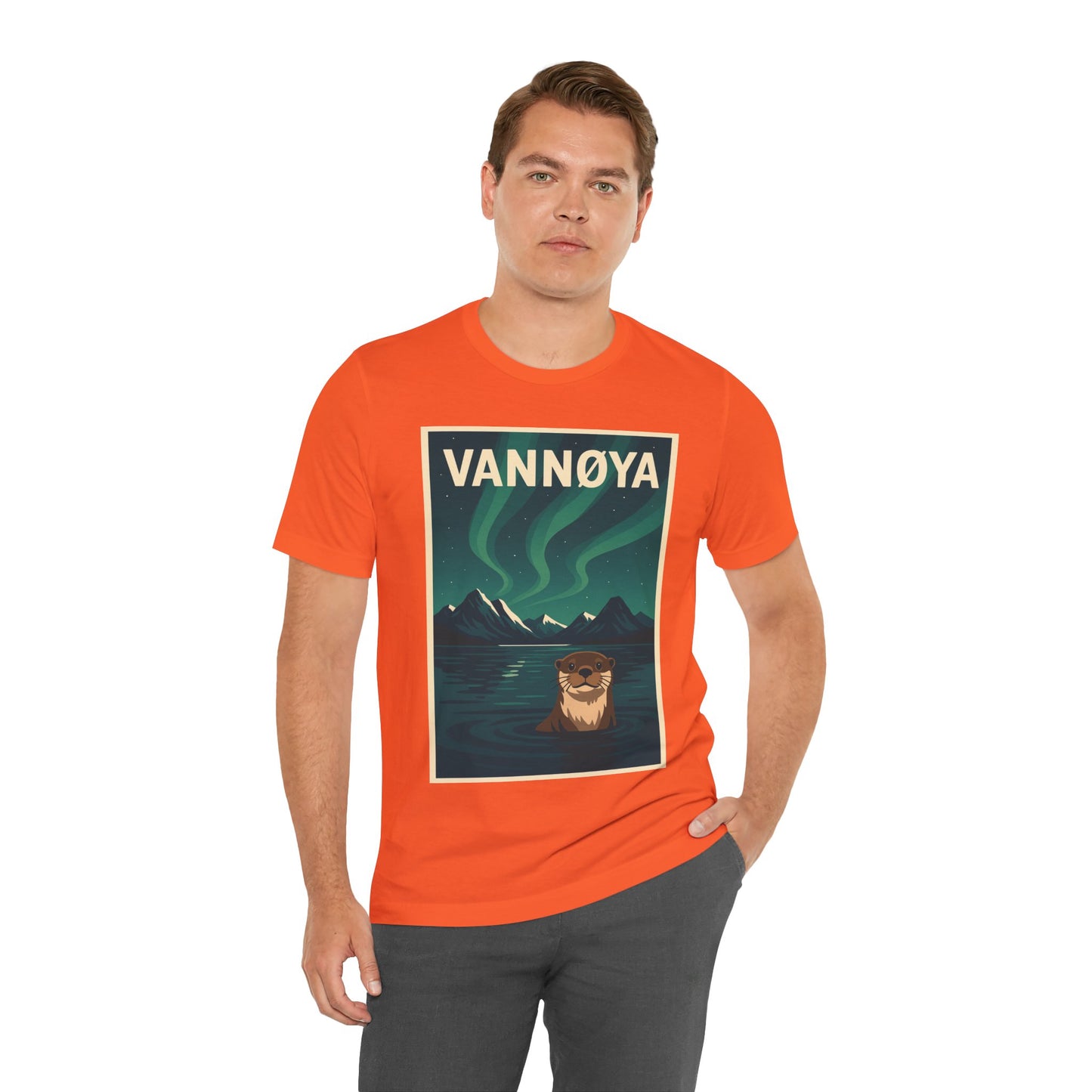 Unisex Jersey T-Shirt – „VANNØYA“ mit Otter & Nordlicht – Natur zum Anziehen
